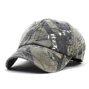Outdoor classic camouflage baseball cap for men and women with pre-curved brim and cotton fabric