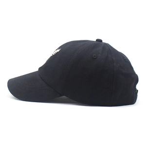 Casquette de baseball en coton noir avec broderie plume et boucle métallique réglable au dos