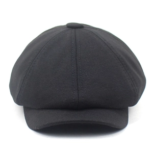 Classic black newsboy hat for men and women, stylish octagonal cap for autumn and winter wear