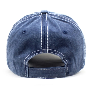 Cappellino da baseball in tela blu scuro con cinturino regolabile e cuciture bianche
