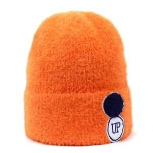 Dames Imitatiebont Nerts Beanie Winter Warm Verengaren Gebreide Muts Met UP Letter Patch Mode Pluche Zachte Effen Kleur Skull Cap