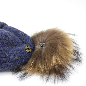 Bonnet en maille bleu foncé pour femme avec pompon en fourrure synthétique amovible