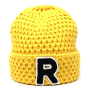 Gelbe Strickmütze mit Buchstaben-R-Stickerei, warme Wintermütze für Damen in leuchtendem Gelb