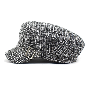 Casquette gavroche pour femme en tweed à carreaux noir et blanc avec boucle métal