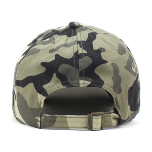 Army style camo baseball cap for men featuring an adjustable metal buckle and canvas fabric