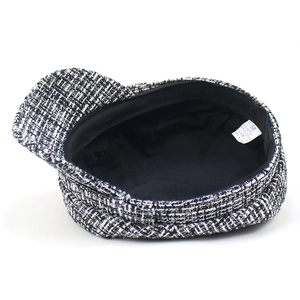Casquette gavroche en tweed noir et blanc pour femme avec texture à carreaux chic