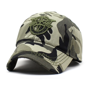 Fashionable camouflage baseball cap with 3D olive green embroidery and curved brim