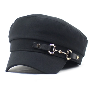 Vintage Cotton Blend Baker Boy Hat For Women Solid Color Navy Hat With Gold Horsebit Decoration Flat Top Short Brim Newsboy Cap Fashion Accessories