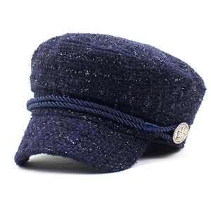 Casquette de marin en tweed bleu marine avec fils brillants et bouton doré élégant