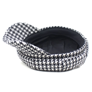 Classic houndstooth newsboy cap for women in black and white winter wool fabric