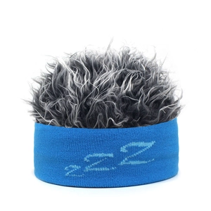 Detailansicht des blauen Strickstirnbands mit grauer Perücke für Sport und Partys