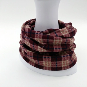 Veelzijdige rood-blauwe geruite infinity sjaal voor dames met warme flanel textuur