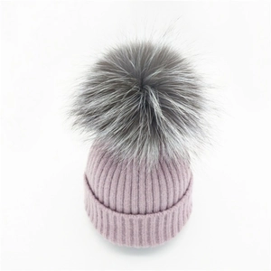 Lavendel Strickmütze mit großem Silberfuchs-Bommel für Damen Winter Wärme