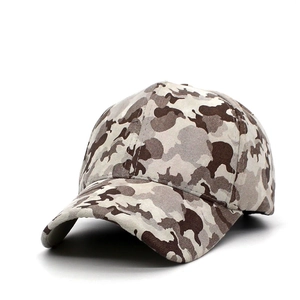 Unisex camouflage baseball cap with curved brim for outdoor sports and sun protection