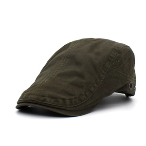 Béret classique vert olive en coton avec détails matelassés et œillets d'aération