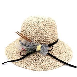 Chapeau de soleil en paille pour femme avec fleurs en dentelle et ruban velours noir