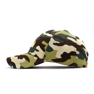 Classic camouflage baseball cap for outdoor sports with curved brim and 6-panel design