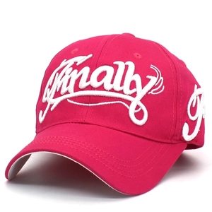 Berretto da Baseball Unisex in Cotone di Moda Con Ricamo 3D Lettera Finally Regolabile Cappello di Protezione Solare per Uomo Donna Outdoor Casual