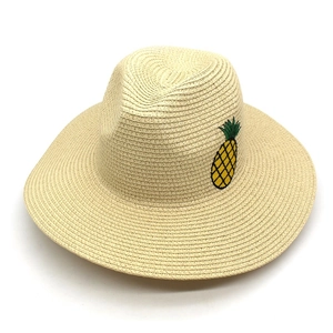 Chapeau de paille beige type Panama avec broderie d'ananas pour la protection solaire d'été