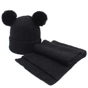 Set sciarpa e cappello in maglia per bambini con doppi pompon in finta pelliccia neri