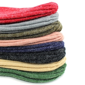 Lot de bonnets en grosse maille pour l'hiver en huit couleurs avec texture épaisse