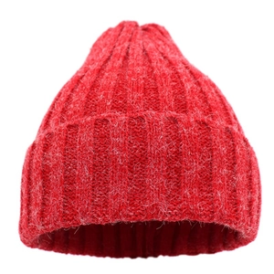 Bonnet en maille rouge pour femme avec large bord replié et texture douce et pelucheuse
