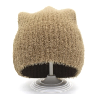 Bonnet en tricot marron avec oreilles de chat en fausse fourrure pour l'hiver