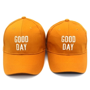 Σετ δύο πορτοκαλί καπέλα Good Day κεντημένα με ρυθμιζόμενο κυρτό γείσο για αθλήματα