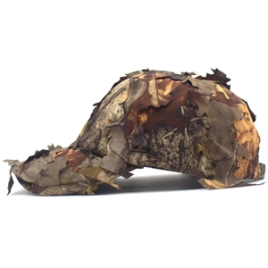 Detail van 3D-esdoornblad camouflagepatroon en textuur op de ghillie-stijl baseballpet