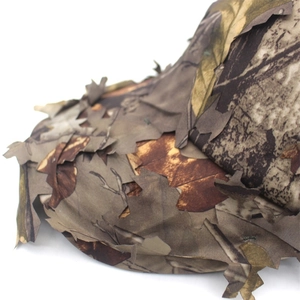 Detail van 3D lasergesneden camouflagebladeren op tactische jachtpet voor camouflage