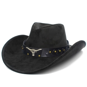 Klassischer schwarzer Western Cowboyhut mit silbernem Stierkopf und goldenen Metallnieten