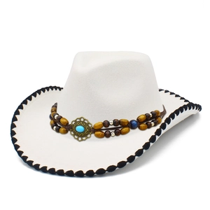 Cappello da cowboy beige stile western con bordo nero e fascia di perline etniche