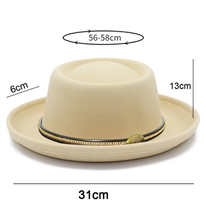 Cappello fedora in feltro con catena in metallo e dimensioni dettagliate del prodotto