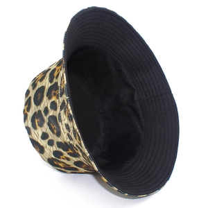 Fashionable leopard print bucket hat for men and women with wide brim for sun protection