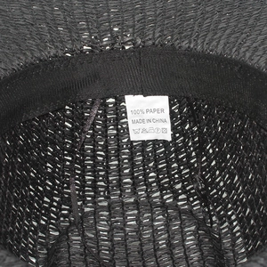 Détail du bandeau interne noir et de l'étiquette 100% fibre de papier sur chapeau de paille
