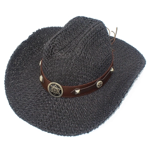 Chapeau de cowboy noir en paille avec bande en cuir cloutée et boucle étoile élégante