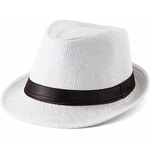 Dettaglio della trama in paglia bianca traspirante e nastro nero su cappello fedora vintage