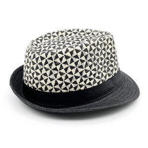Dettaglio della trama intrecciata e nastro di raso nero su cappello fedora di paglia