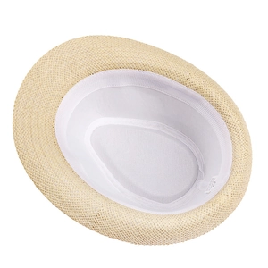 Dettaglio dell'interno del cappello di paglia con etichetta taglia 58 e fascia