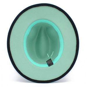 Détail de l'intérieur du chapeau fedora menthe montrant le mélange coton et le bandeau