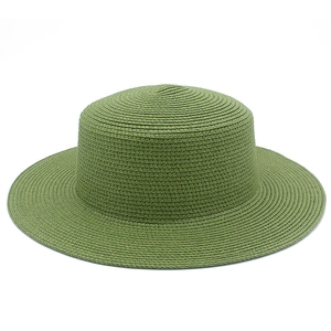 Dettaglio della trama intrecciata di un cappello di paglia estivo verde mare