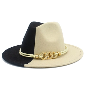 Chapeau fédora bicolore à large bord noir et crème avec chaîne dorée et cordelette