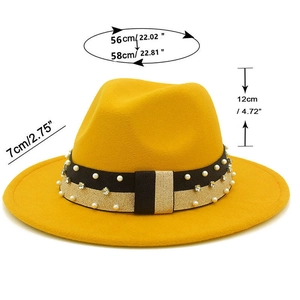 Dettaglio cappello fedora giallo con dimensioni 56-58cm e fascia decorata elegante