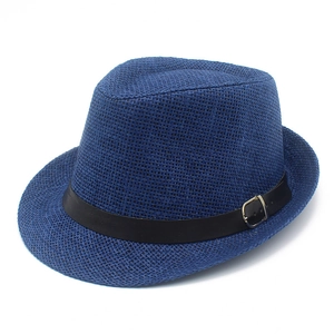 Σκούρο μπλε αεριζόμενο πλεκτό καπέλο fedora με μαύρη δερμάτινη ζώνη και ασημένια αγκράφα