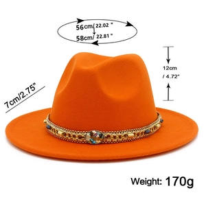Détail d'un chapeau fedora orange en laine avec chaîne dorée, décor de coquille et dimensions