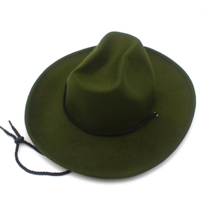 Chapeau de cowboy en feutre vert olive à large bord avec cordon réglable et ruban tressé