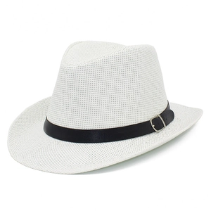 Chapeau Panama blanc classique avec ruban noir décoratif et boucle en métal argenté
