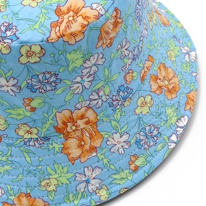 Chapeau bob en coton pour femme à motif floral bleu clair avec protection solaire