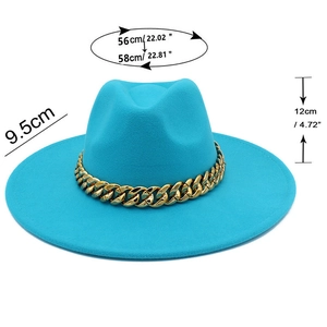 Vue détaillée du chapeau fedora bleu cyan avec chaîne dorée et mesures de taille
