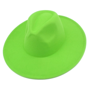 Vue détaillée de dessus du chapeau fedora en laine vert vif à large bord et coutures